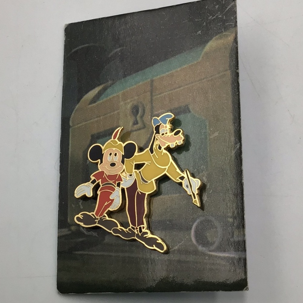 MICKEY and the Beanstalk 1947 with GOOFY Disney Mystery Pin